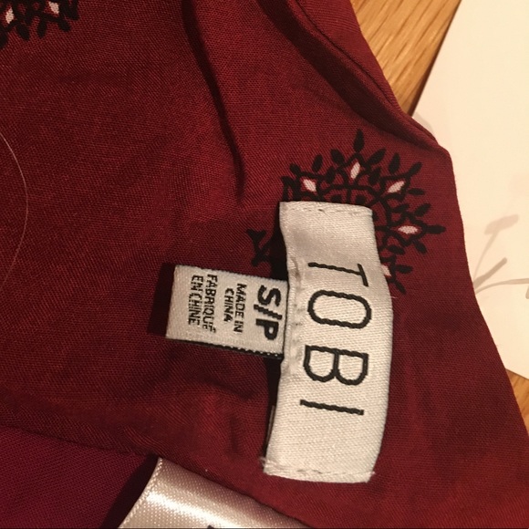 Tobi patterned halter crop top - Picture 3 of 3